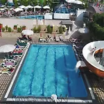 Club Bayar מלון אלאניה