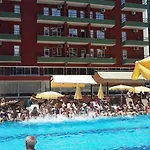 Club Bayar מלון 4*